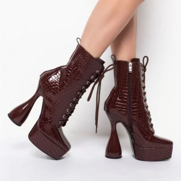 AZALEA WANG CHUNKY FAUX PATENT LEATHER BOOTIE IN BROWN SIZE 9 - Picture 2 of 5